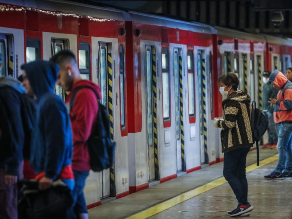 Metro de Santiago restablece servicio en Línea 1 tras cierre de estaciones
