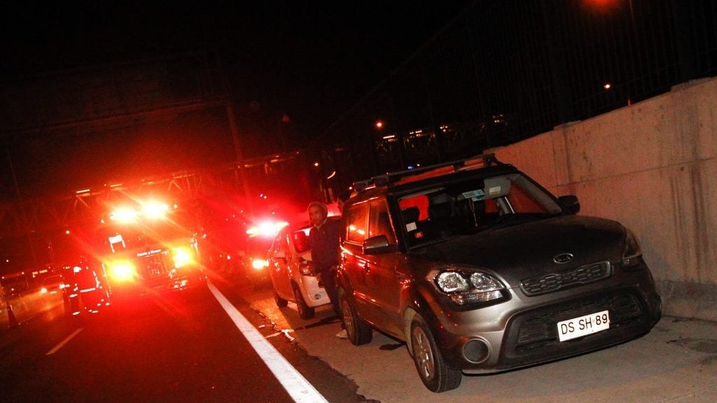 5 DE JUNIO 2013/SANTIAGOAccidente de 6 autos se registro en Américo Vespucio con Gran Avenidaen el cual tres personas resultaron heridas, una de las cuales se encontraría en estado grave, según las primeras informaciones proporcionadas por Carabineros .
FOTO:FRANCISCO LONGA/AGENCIAUNO