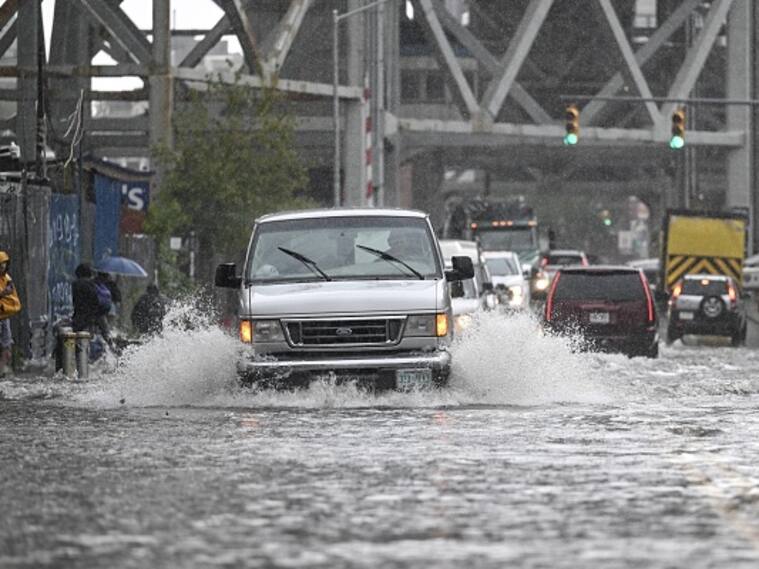 NEW YORK, UNITED STATES - SEPTEMBER 29: Cars struggle in a flooded street in Brooklyn, New York, United States on September 29, 2023. (Photo by Fatih Aktas/Anadolu Agency via Getty Images)
