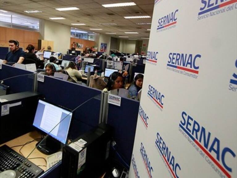 Sernac presenta demandas colectivas contra Enel, CGE y otras nueve compañías eléctricas