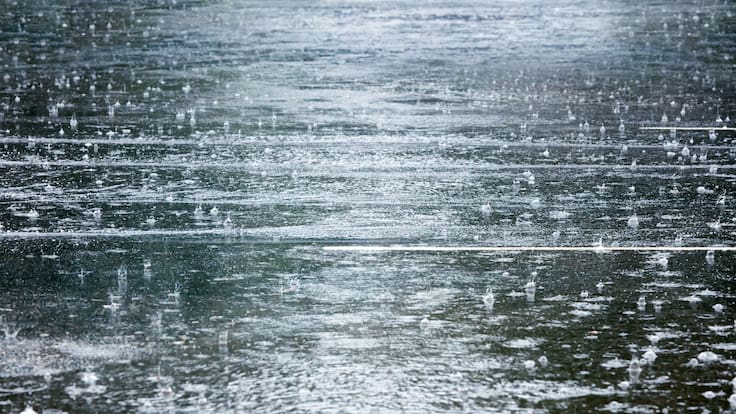 Sistema frontal llega con intensas lluvias a Chile: hasta 70 milímetros de agua en pocas horas