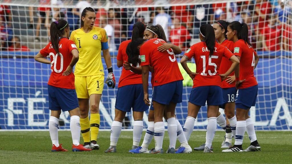 16 de Junio de 2019/PARISChristiane Endler y María José Urrutia durante el partido por el  grupo F del Mundial Femenino Francia 2019 entre las selecciones de Chile vs EEUU  jugado en el Estadio Parc des Princes de Paris 
FOTO: MARIO DAVILA/AGENCIAUNO
