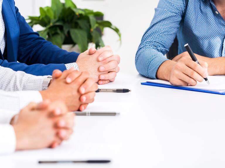 Errores comunes en tu currículum: firma reclutadora entrega consejos para destacar en la búsqueda de empleo