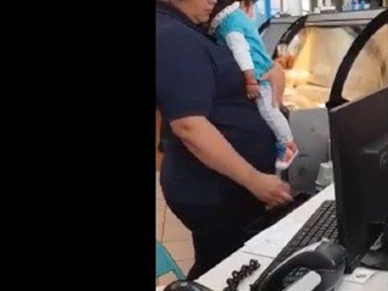 Mujer que debió trabajar con su hija en brazos: «Sé que me van a despedir»