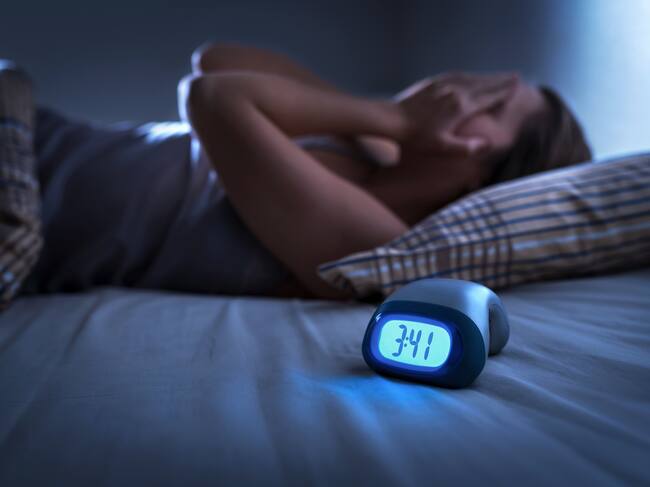 ¿Despiertas a las 3 de la mañana y no sabes por qué? Esta es la razón que entrega la ciencia