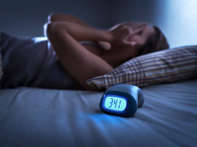 ¿Despiertas a las 3 de la mañana y no sabes por qué? Esta es la razón que entrega la ciencia