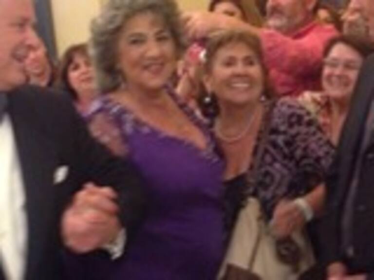 Las manos y el vestido de la alcaldesa Reginato movieron las redes sociales