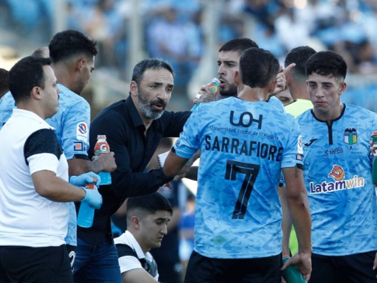 La crítica del DT de O’Higgins por mal estado de canchas: “Ojalá los estándares de la liga chilena fueran parecidos a los de Conmebol”