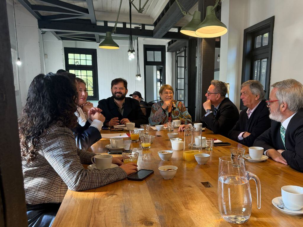 Gabriel Boric se suma a reunión de Michelle Bachelet con líderes de la oposición