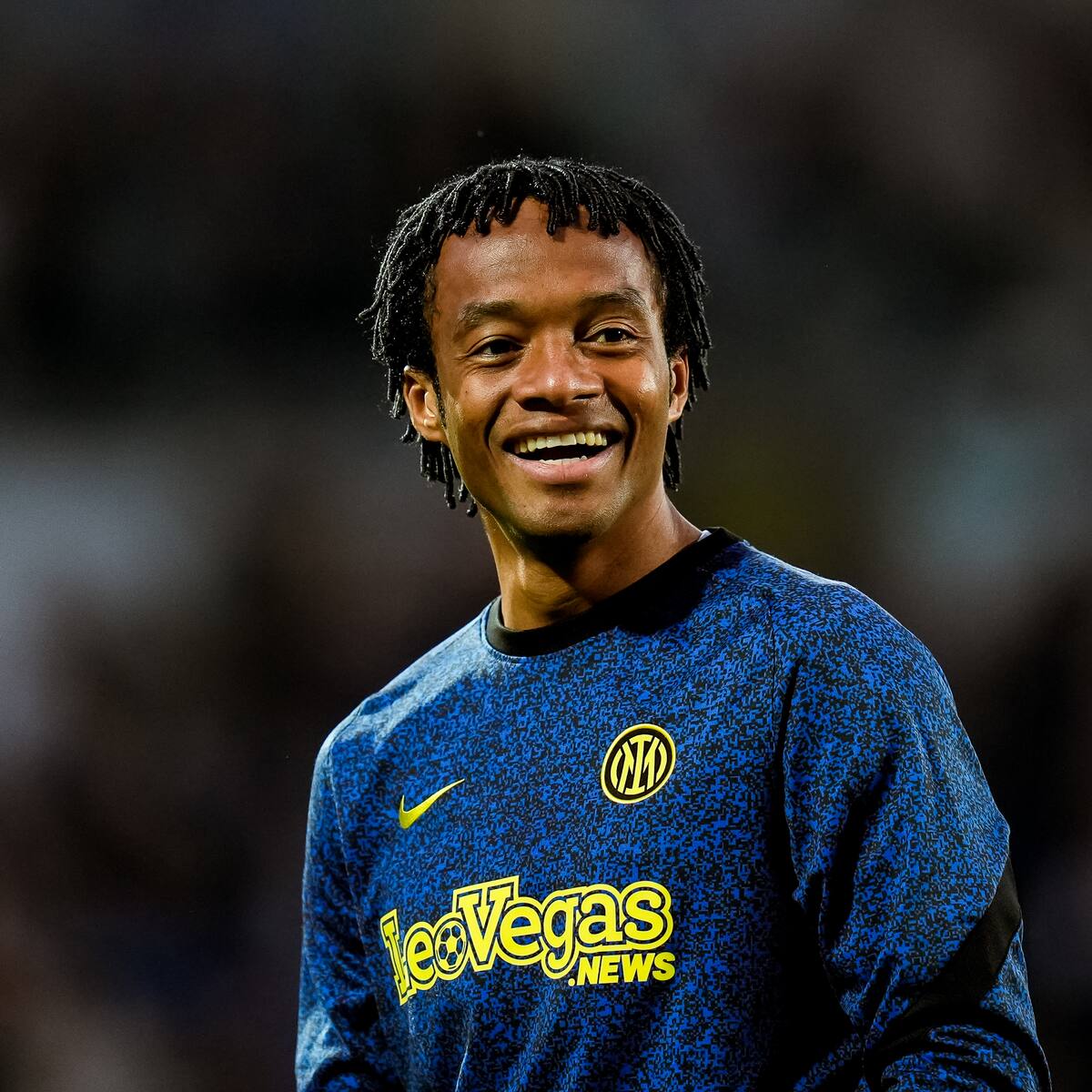 A Juan Guillermo Cuadrado le preguntan si jugaría en Colo Colo y sorprende con su respuesta: “Solo si...”