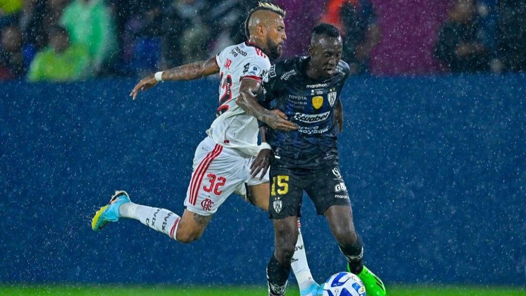 Arturo Vidal se perfila como titular para la revancha de la Recopa Sudamericana