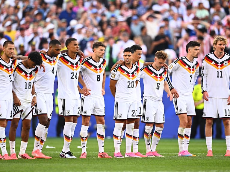 “Hemos tenido grandes problemas contra equipos que no son de clase mundial, estamos merecidamente eliminados”