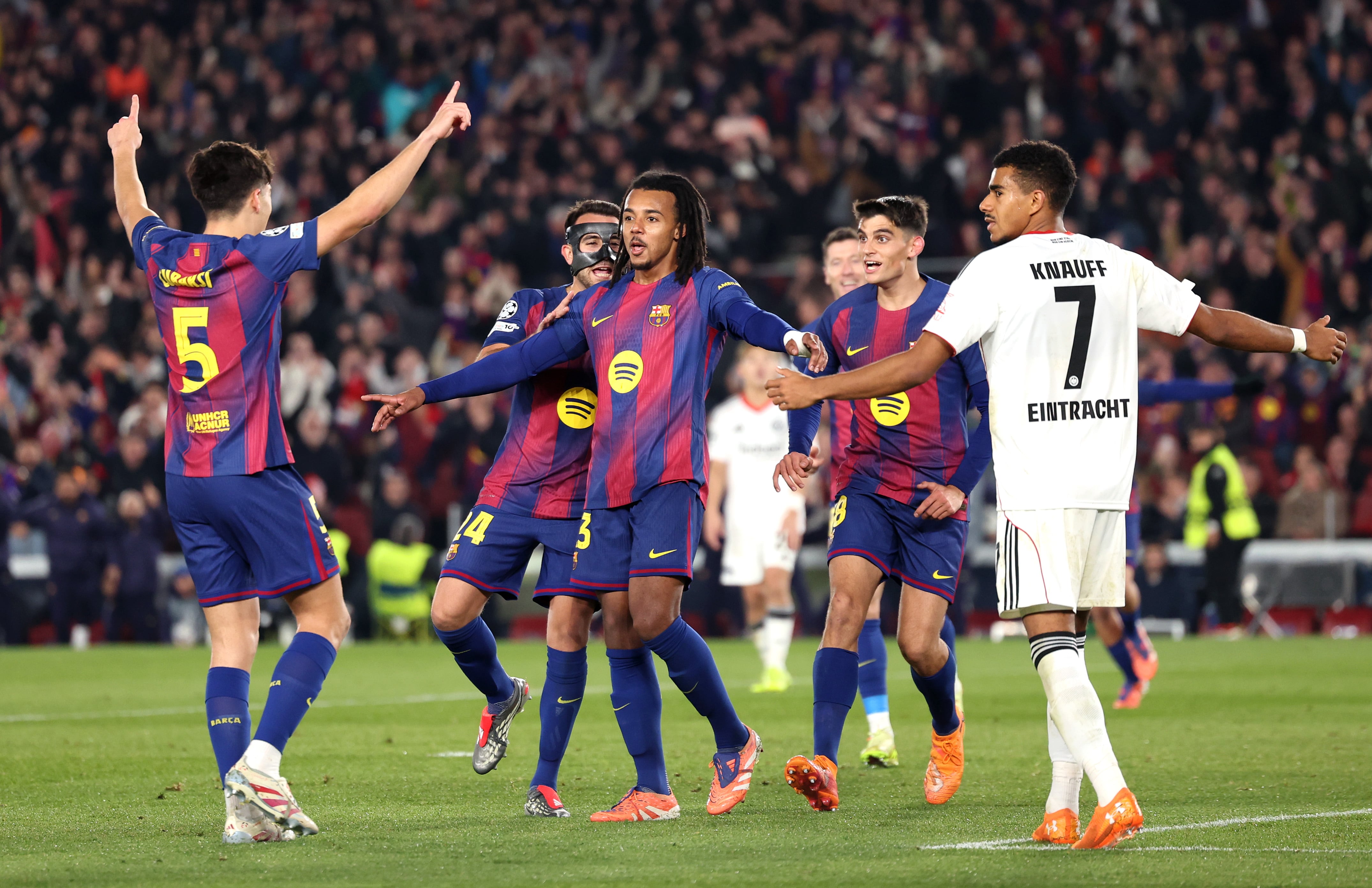 Barcelona superó al Eintracht  por la Champions League
