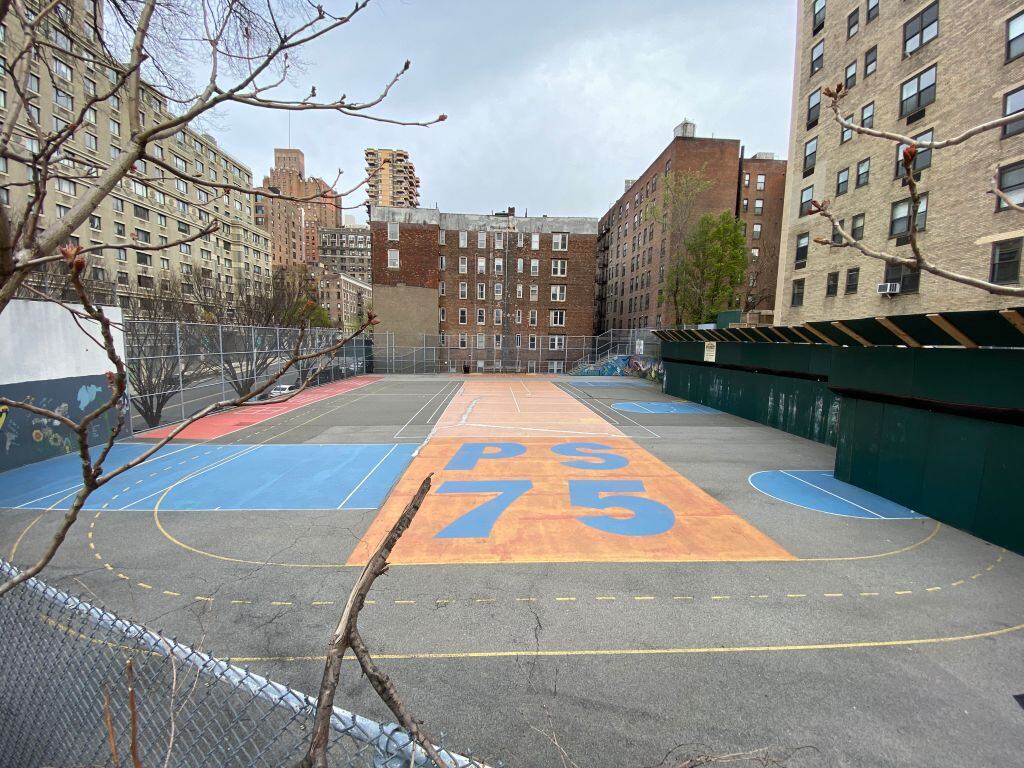 Una escuela de Nueva York cerrada durante la cuarentena de abril