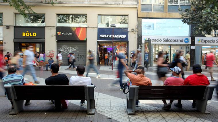 30 DE NOVIEMBRE DE 2020/SANTIAGO
Transeutes en Paseo Ahumada, mientras que el Minsal informa 1.313 contagios nuevos y 54 personas fallecidas en las últimas 24 horas, tras el balance covid, Santiago.
FOTO: AILEN DÍAZ/AGENCIAUNO