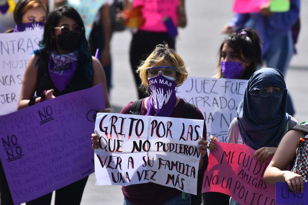 Mujeres protestan contra los femicidios en México