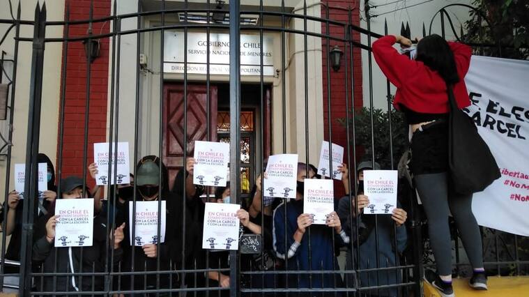 estudiantes se tomaron sede del Sename