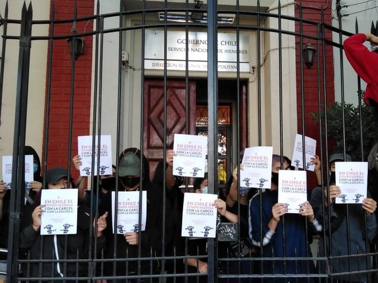 estudiantes se tomaron sede del Sename