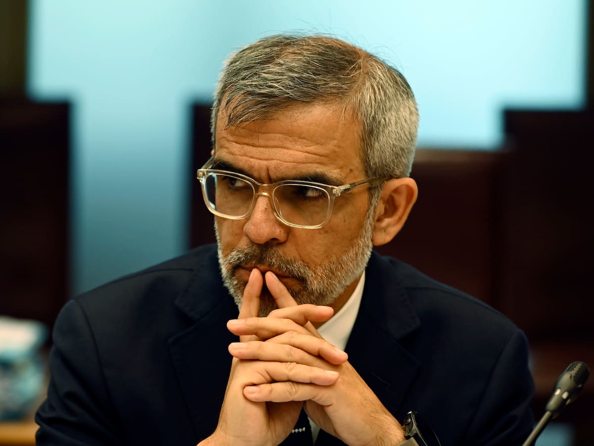 Carabineros incorpora como profesor a exministro Luis Cordero tras término del Gobierno de Boric