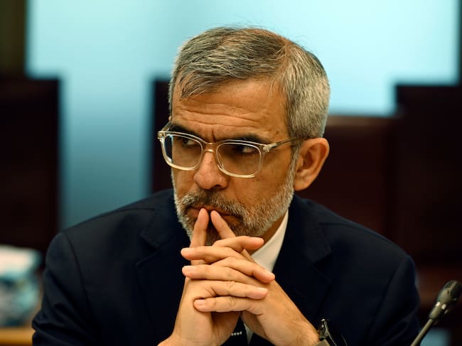 Carabineros incorpora como profesor a exministro Luis Cordero tras su salida del Gobierno