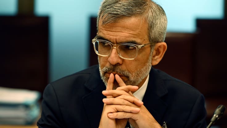 “Podría generar hipótesis de conflicto de interés”: Ministro Cordero aborda supuesto vínculo de juez Urrutia con reo beneficiado por abogado en común