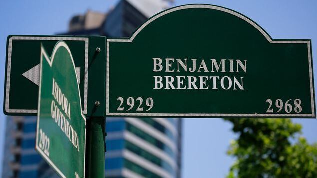 Ahora Ben Brereton tiene hasta calle en Santiago