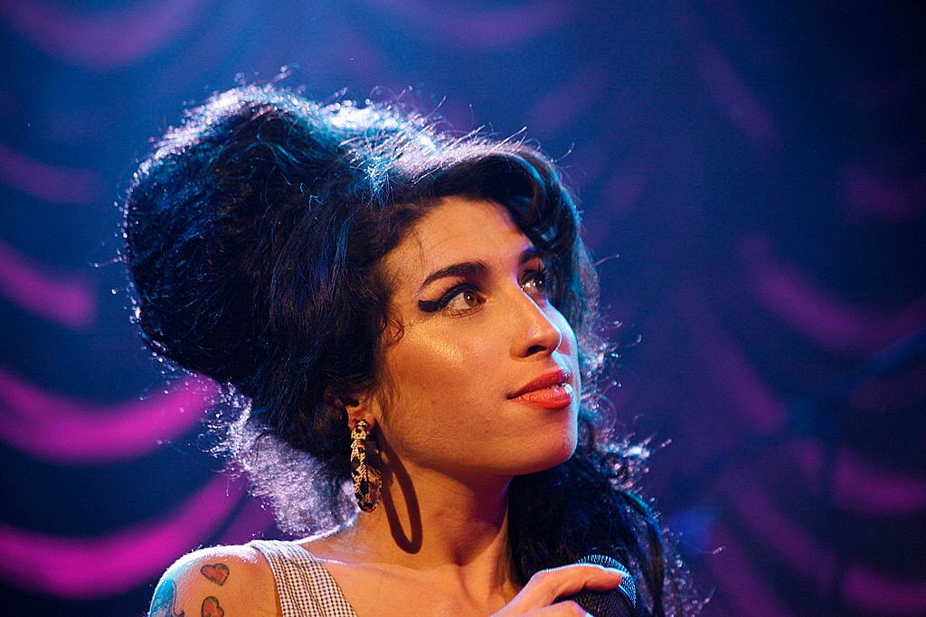 UNITED KINGDOM - MAY 28:  SHEPHERD'S BUSH EMPIRE  Photo of Amy  Amy WinehouseWINEHOUSE, Amy Winehouse performing on stage  (Photo by Chris Christoforou/Redferns)