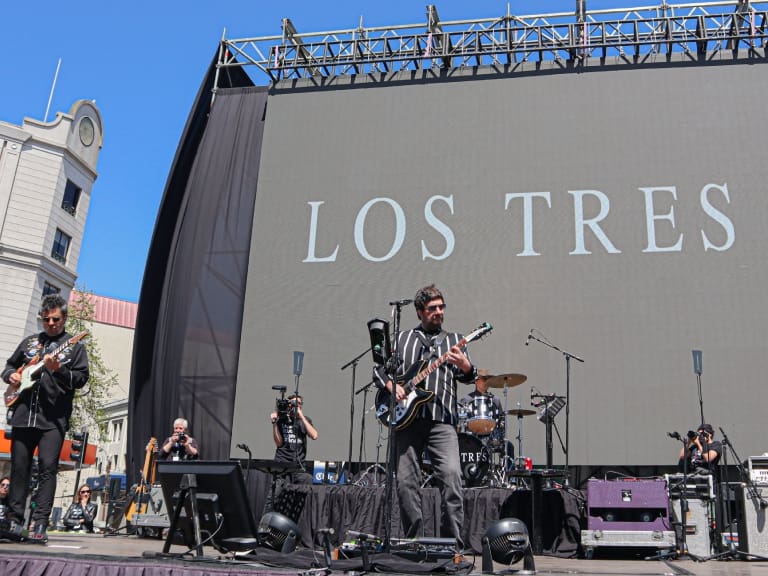 ¡La «Revuelta» de Los Tres no para! Banda anuncia nuevo concierto en Santiago tras aplaudido retorno