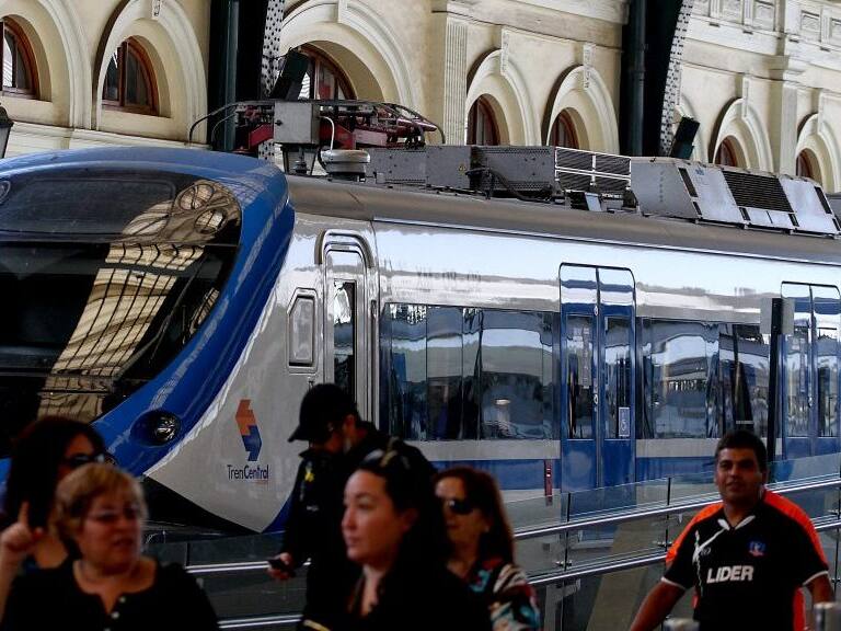 28 de Febrero de 2018 /SANTIAGOLa ministra de Transportes y Telecomunicaciones Paola Tapia, junto al seremi metropolitano de la cartera, Matías Salazar; al presidente del Directorio de Tren Central –Filial del Grupo EFE-, José Luis Rodríguez y al gerente general de la empresa, Juan Pablo Palominos, realiza un balance a días de cumplirse un año de la puesta en marcha de Metrotren Nos, “donde se completaron 10 millones de viajes”. Además, las autoridades darán a conocer un estudio de satisfacción de usuarios, “en el que los pasajeros entregaron una alta nota al servicio”.
FOTO: HANS SCOTT / AGENCIAUNO