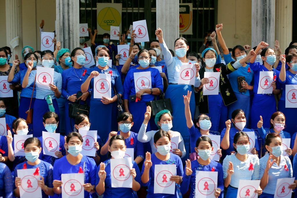 Profesores universitarios apoyan la desobediencia civil en Myanmar