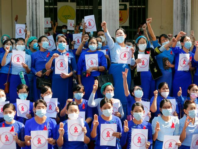 Profesores universitarios apoyan la desobediencia civil en Myanmar