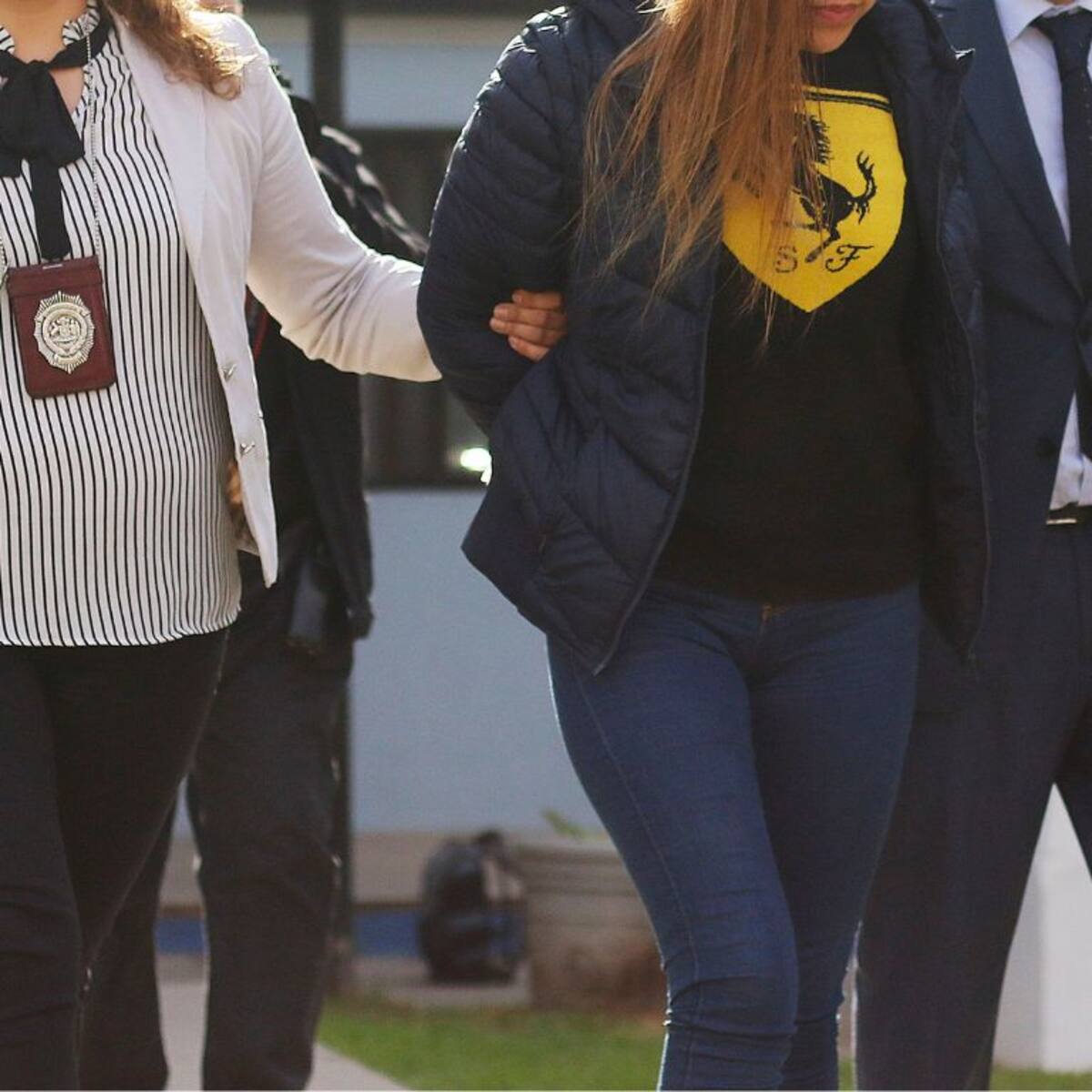 Detienen a madre acusada de favorecer agresiones sexuales de padrastro contra su hija de 11 años en San Antonio