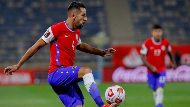 8 de Junio del 2021/SANTIAGOMauricio Isla(c) ,durante el partido valido por las Clasificatorias al Mundial de Qatar 2022, entre las selecciones nacionales de Chile vs Bolivia, disputado en el Estadio San Carlos de Apoquindo.
FOTO:FRANCISCO LONGA/AGENCIAUNO