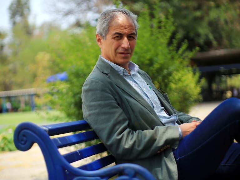 16 de Enero de 2020/ SANTIAGO
Mario Aguilar , presidente del Colegio de Profesores,, posa para fotografa en una banca, tras la conferencia del colegio de Profesores, quien comunico su decisin sobre plebiscito de abril. El voto poltico fue adoptado tras la Asamblea Nacional Extraordinaria que resolvi la postura gremial sobre plebiscito de abril, llamando a marcar en la papeleta AC y hablan del plan de movilizacin para marzo.
FOTO: Jose Francisco Zuiga /AGENCIAUNO