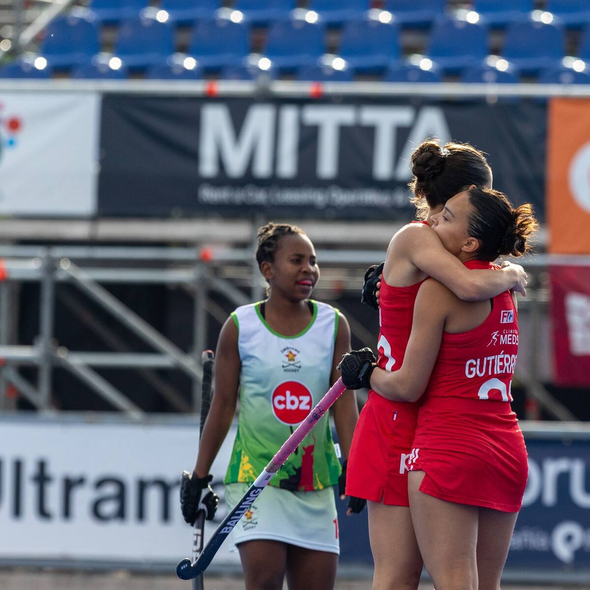 IND da pie atrás ante el reclamo de las Diablas y reagenda concierto que alteraba la final del Mundial de Hockey Césped Junior