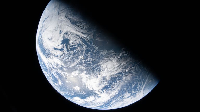 Imágenes inéditas de la Tierra desde Artemis II: ingeniero chileno que trabaja en la NASA explica cómo funciona la cápsula Orión