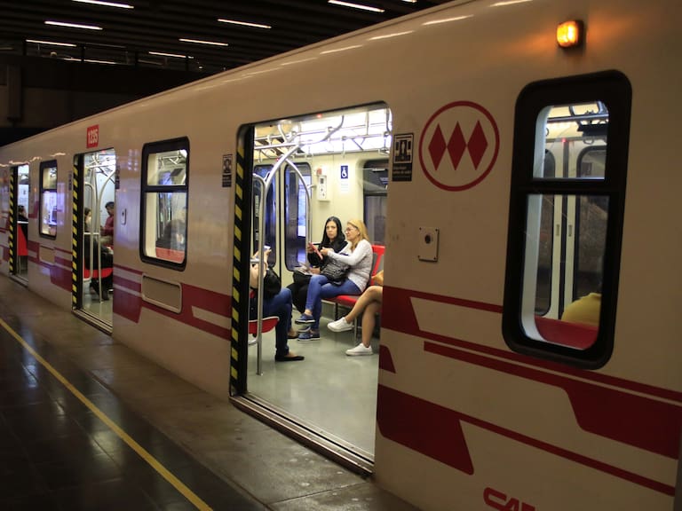 21 de Marzo 2020/SANTIAGOTemáticas del sector de Plaza Baquedano y estaciones del metro con poca asistencia de publico debido a la cuarentena
FOTO:MAURICIO MENDEZ/AGENCIAUNO