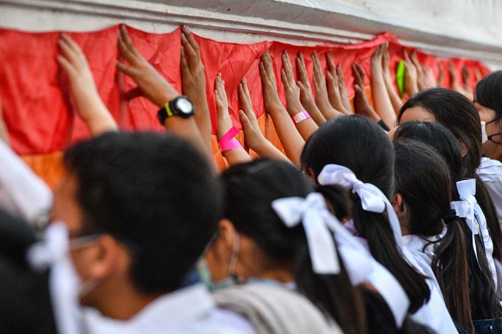 Estudiantes protestan en la ciudad de Bangkok
