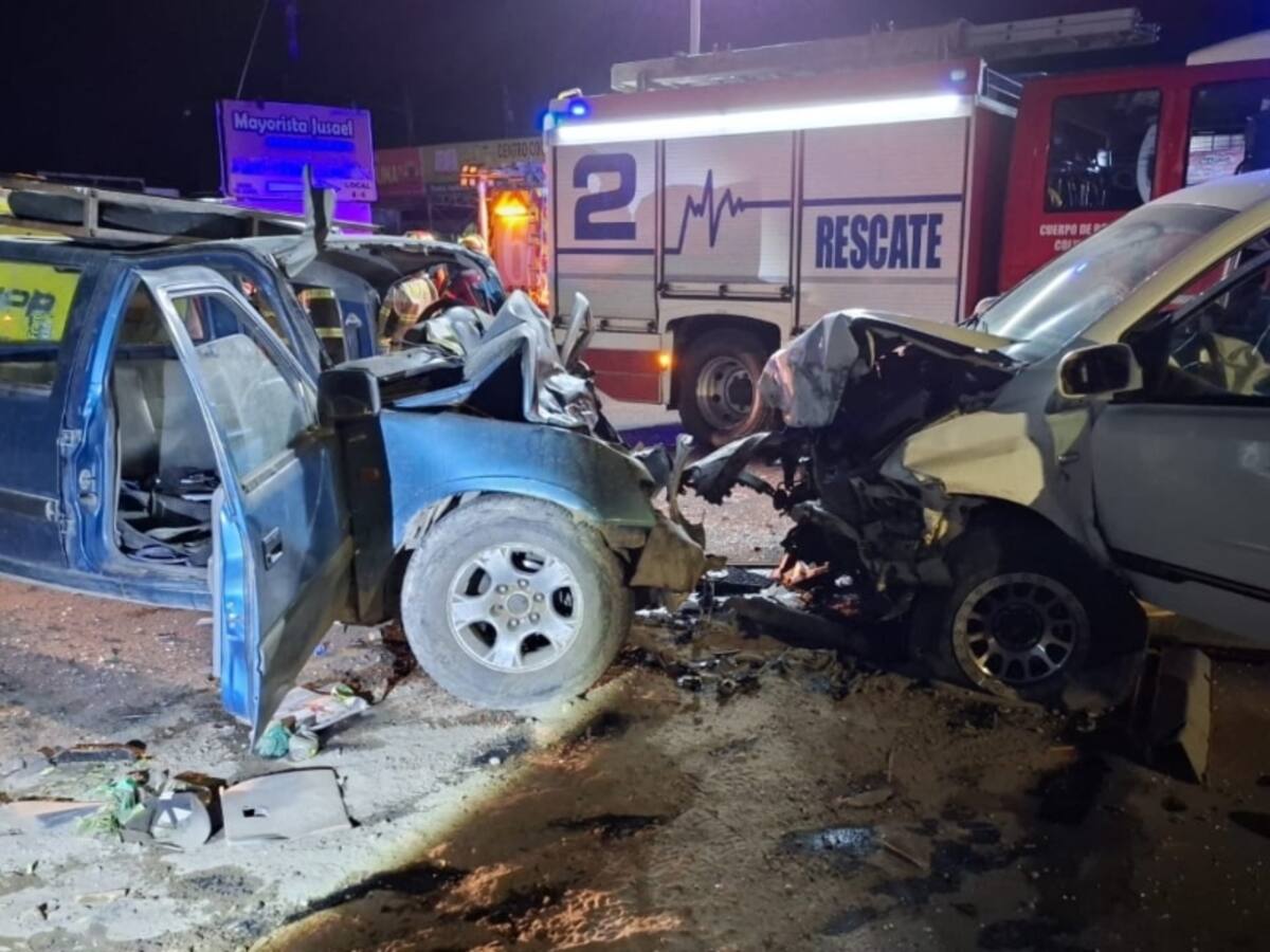 Choque entre dos autos deja un muerto y varios lesionados: adolescente de 16 años conducía uno de los vehículos