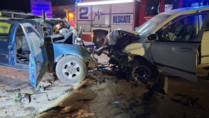 Choque entre dos autos deja un muerto y varios lesionados: adolescente de 16 años conducía uno de los vehículos