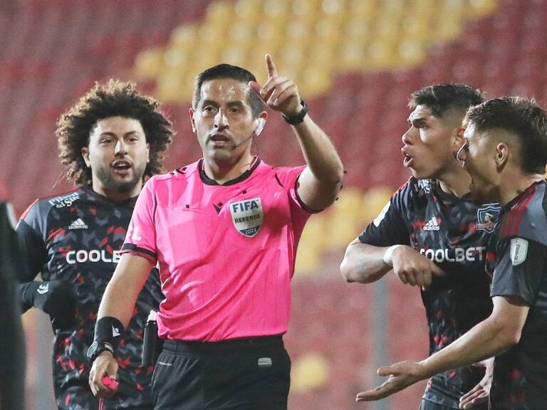 Francisco Gilabert será sancionado por su desempeño en el UC-Colo Colo: en la Comisión de Árbitros reconocieron sus errores