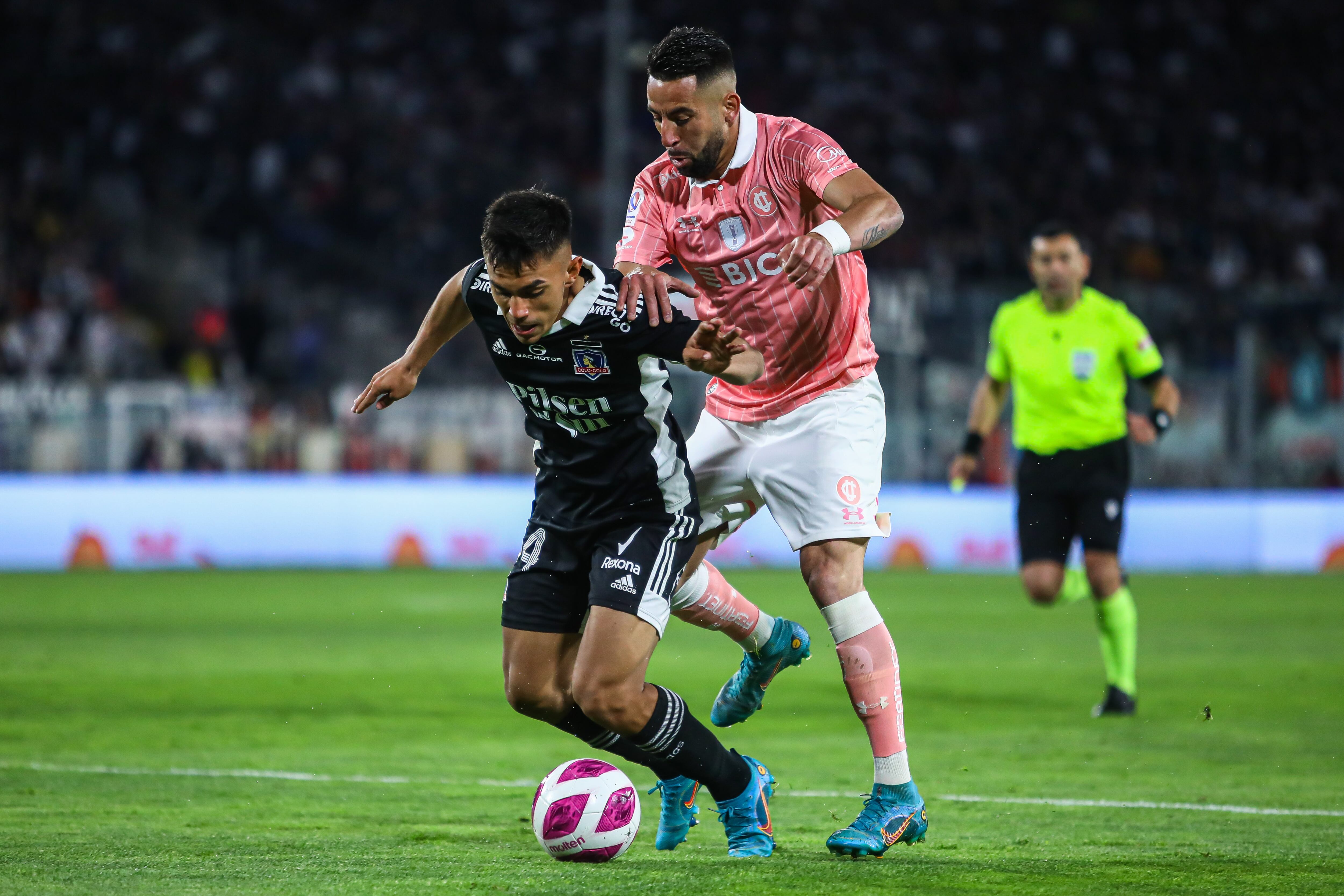El día en que los fanáticos de Colo Colo le hicieron la vida imposible a Mauricio Isla | Agencia Uno
