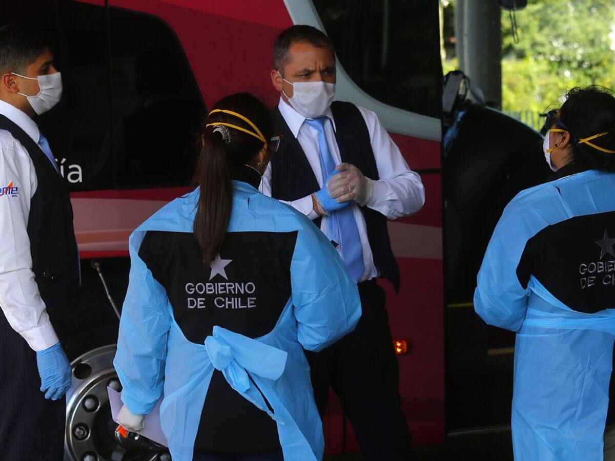 Comenzó el proceso de sanitización en el terminal de buses de Santiago