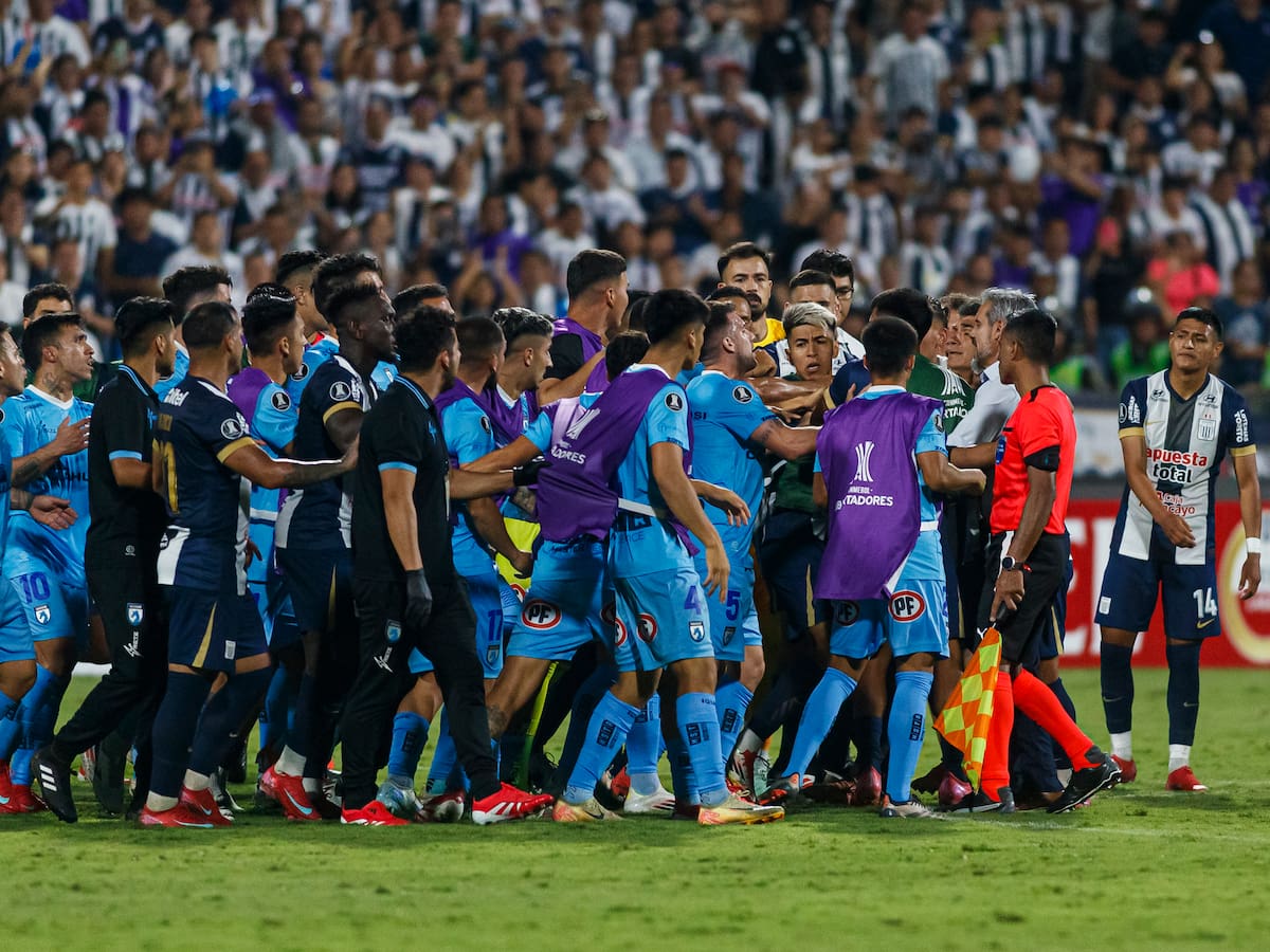 “Nos esforzamos tanto para llegar acá, pero el árbitro nos cagó todo el campeonato, nos robaron”