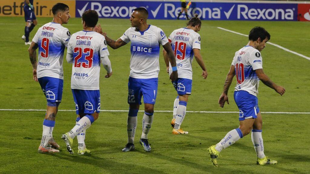 5 de Mayo del 2021/SANTIAGOFernando Zampedri(c) celebra su primer gol y el 1 a 0 de Universidad Catolica ,durante el partido valido por el grupo F de la Copa Conmebol Libertadores 2021, entre Universidad Catolica vs Nacional, disputado en el Estadio San Carlos de Apoquindo.
FOTO:FRANCISCO LONGA/AGENCIAUNO