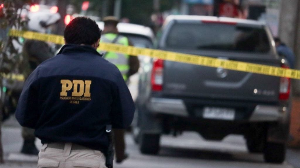 07 de Mayo de 2021 / CONCEPCION
Mujer fallece tras caer desde el piso 21 en edificio ubicado en calle Janequeo entre Barros Arana y Freire en el Centro de la Ciudad, La Brigada de Homicidios de la PDI realiza peritajes e investiga la causa de la caida de la mujer.

FOTO: CAMILO CASTRO / AGENCIAUNO