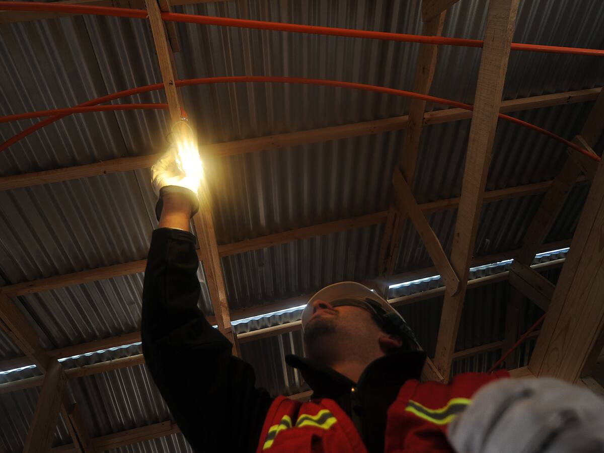 Empresas y cooperativas eléctricas rechazaron cargos de la SEC contra compañías que cerraron oficinas y suspendieron lecturas de medidores