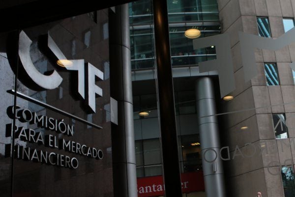 CMF por denuncias y estafa