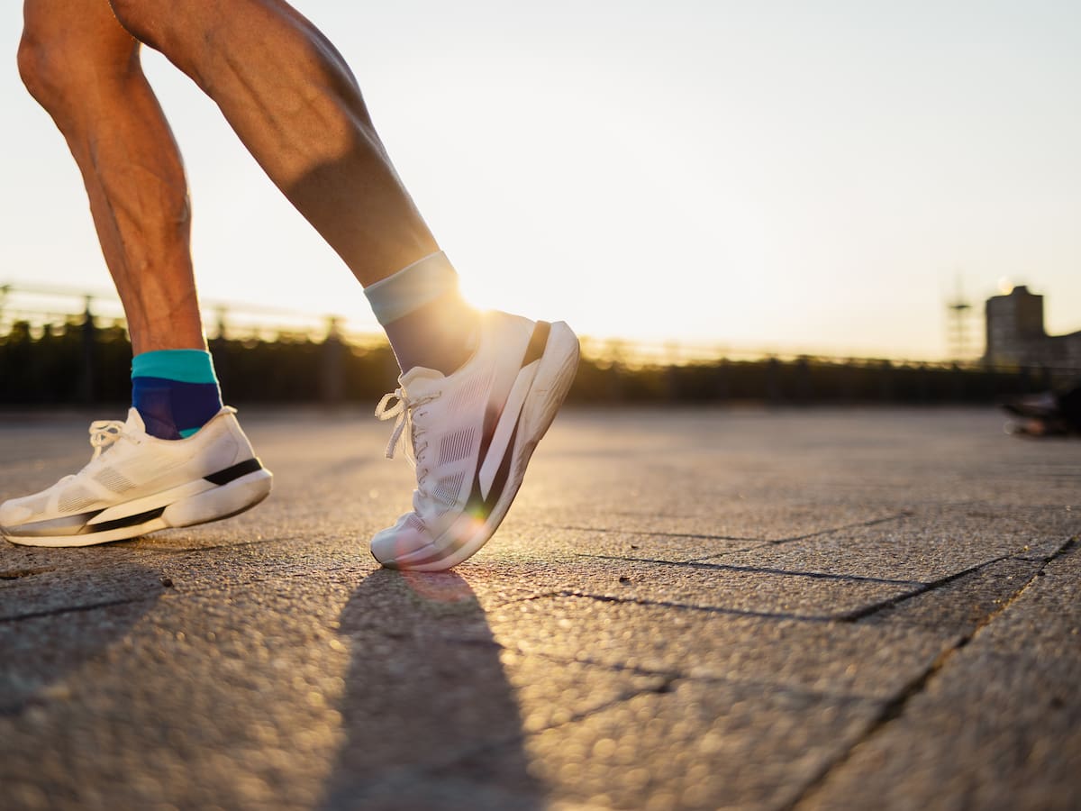 ¿Cómo retomar el entrenamiento ante el mejor clima? Especialista identifica los principales errores y recomendaciones para la práctica deportiva