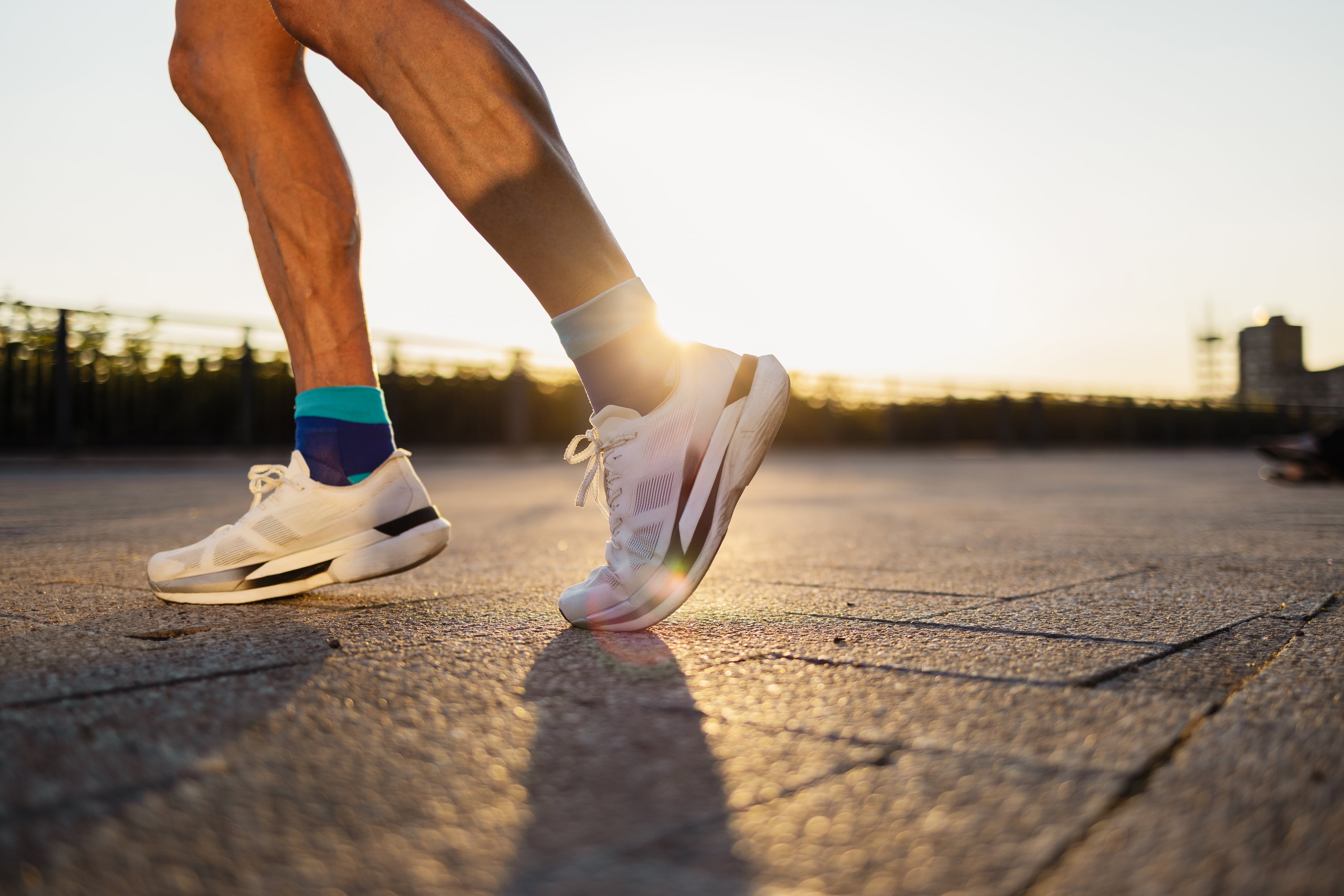 ¿Cómo retomar el entrenamiento ante el mejor clima? Especialista identifica los principales errores y recomendaciones para la práctica deportiva